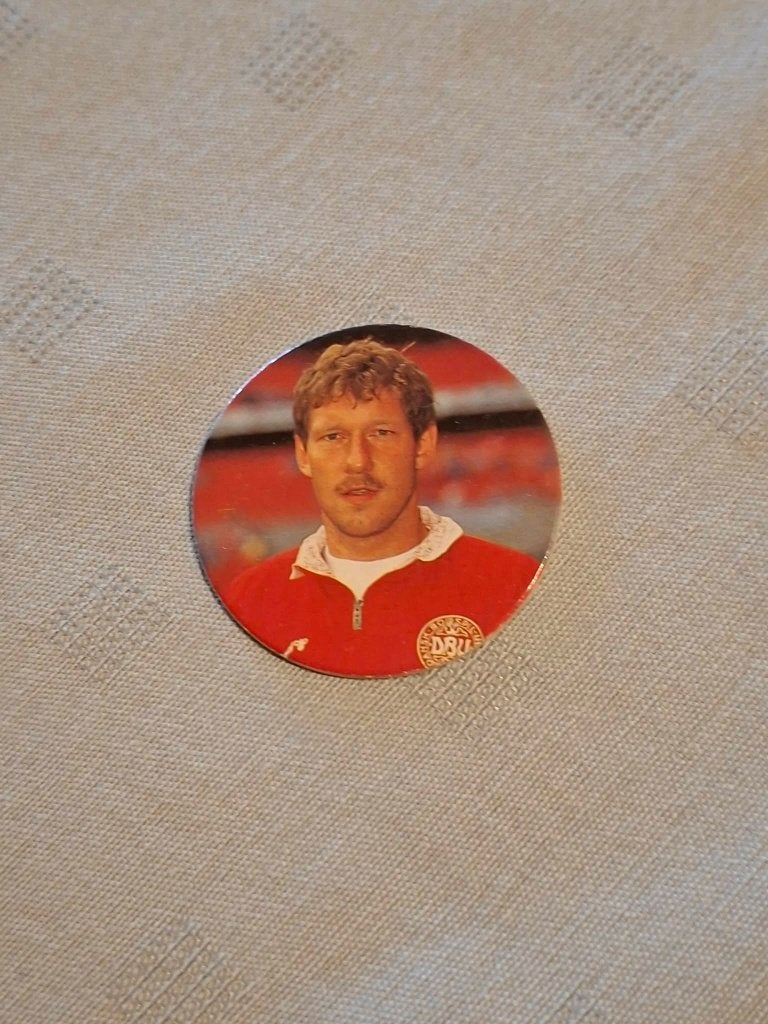 Panini Cap / Euro 96 / Kim Vilfort / Denemarken, Enlèvement ou Envoi, Utilisé, Autres types