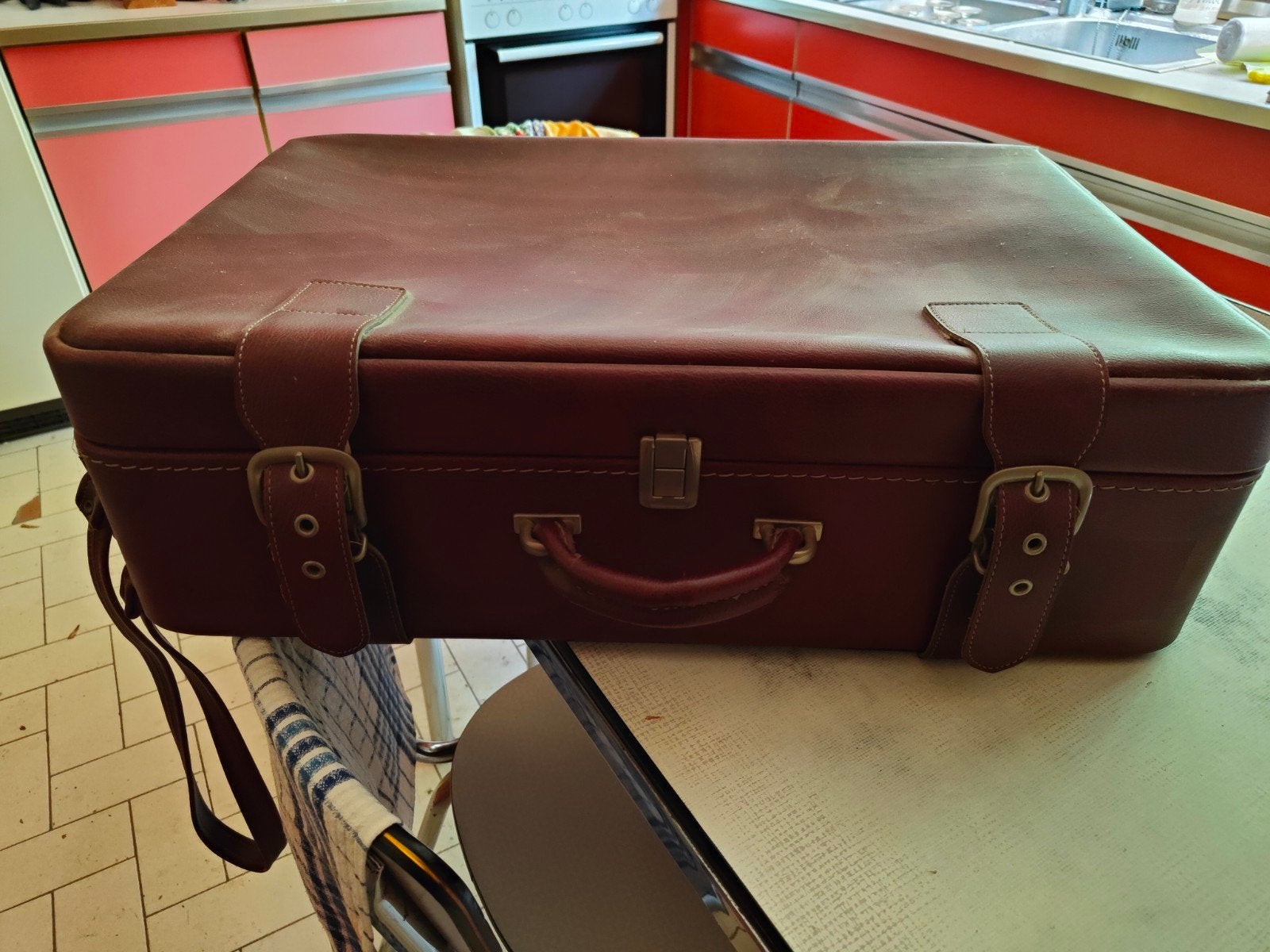 Grande valise vintage, Cuir, Roulettes