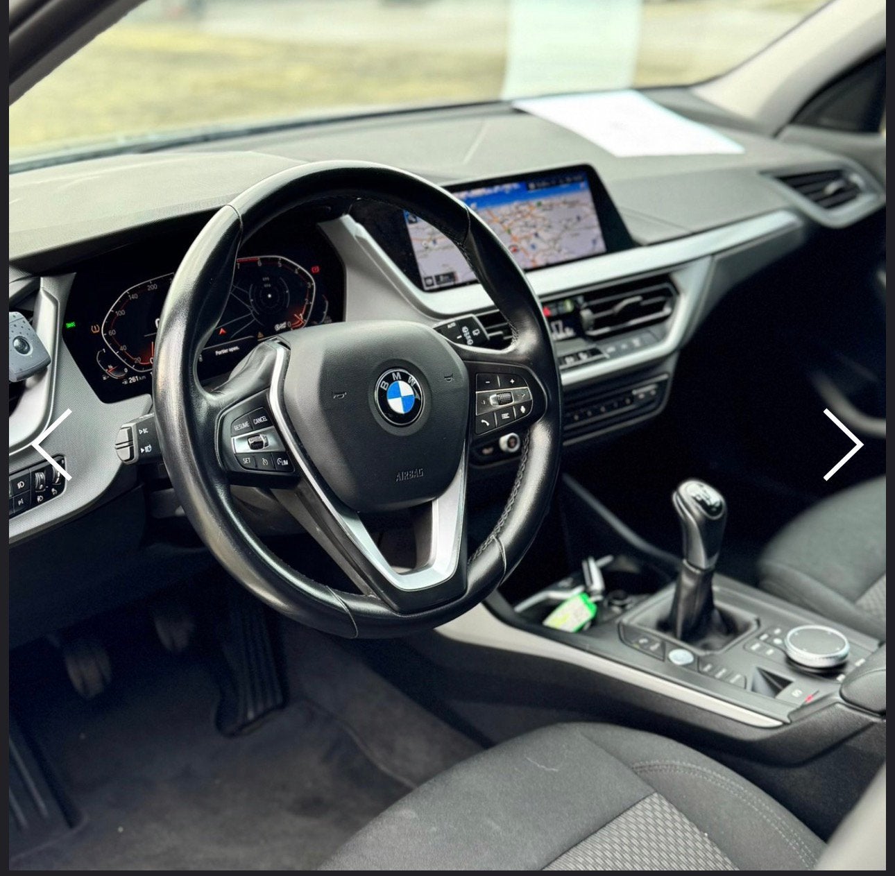 BMW 118i (2022) — Manuelle 56 800 km, garantie 1 an, Argent ou Gris, Achat, Volant multifonction, Euro 6