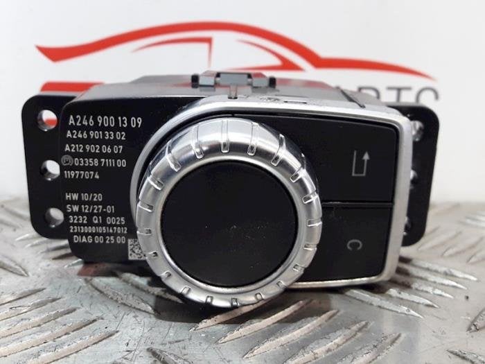 Bouton I-drive d'un Mercedes CLA, 3 mois de garantie, Utilisé, -, -