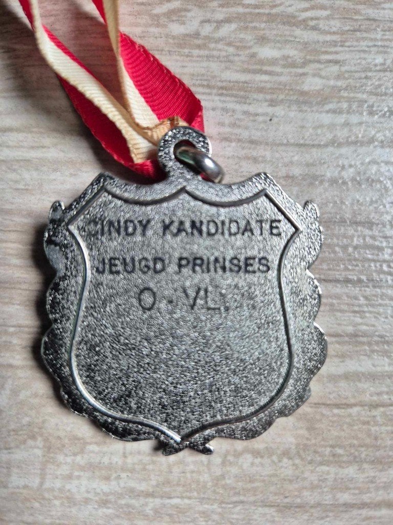 Carnaval medaille Cindy kandidate jeugdprinses Oost-Vl, Timbres & Monnaies, Pièces & Médailles, Enlèvement ou Envoi