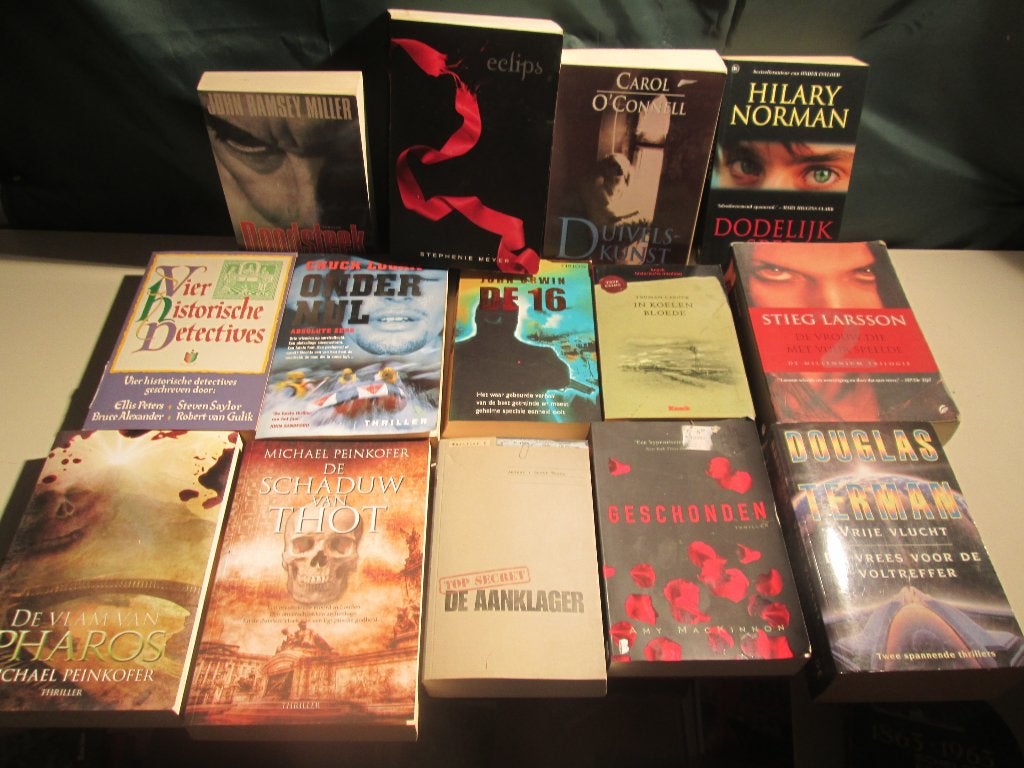 14 Nederlandstalige Thrillers, Ophalen of Verzenden, Zo goed als nieuw