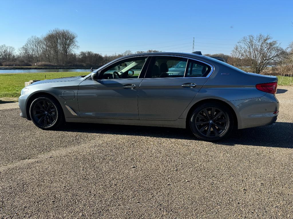BMW 530e iPerformance | HUD | 360 | Leder | 2 sets velgen, Cuir, Argent ou Gris, Phares entièrement LED, Entretenue par le concessionnaire