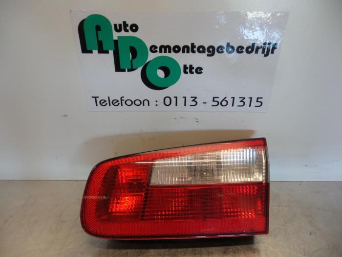 Feu arrière droit d'un Renault Laguna (Laguna 01-), Renault, -, Utilisé, -