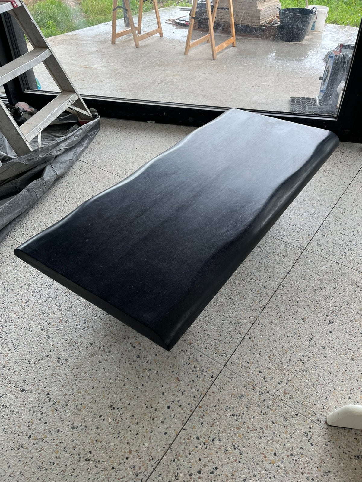 massief houten design koffietafel, Huis en Inrichting, Tafels | Bijzettafels, Ophalen, Zo goed als nieuw