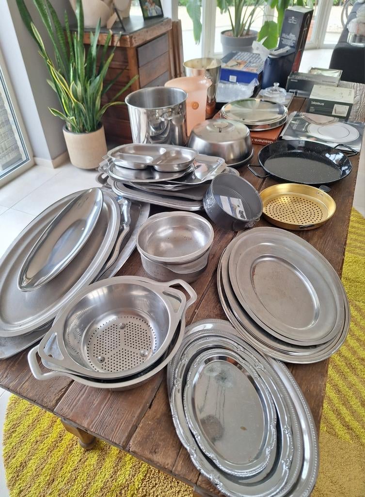 Ruim set keukengerei inox schotels, Huis en Inrichting, Keuken | Potten en Pannen, Ophalen, Inox