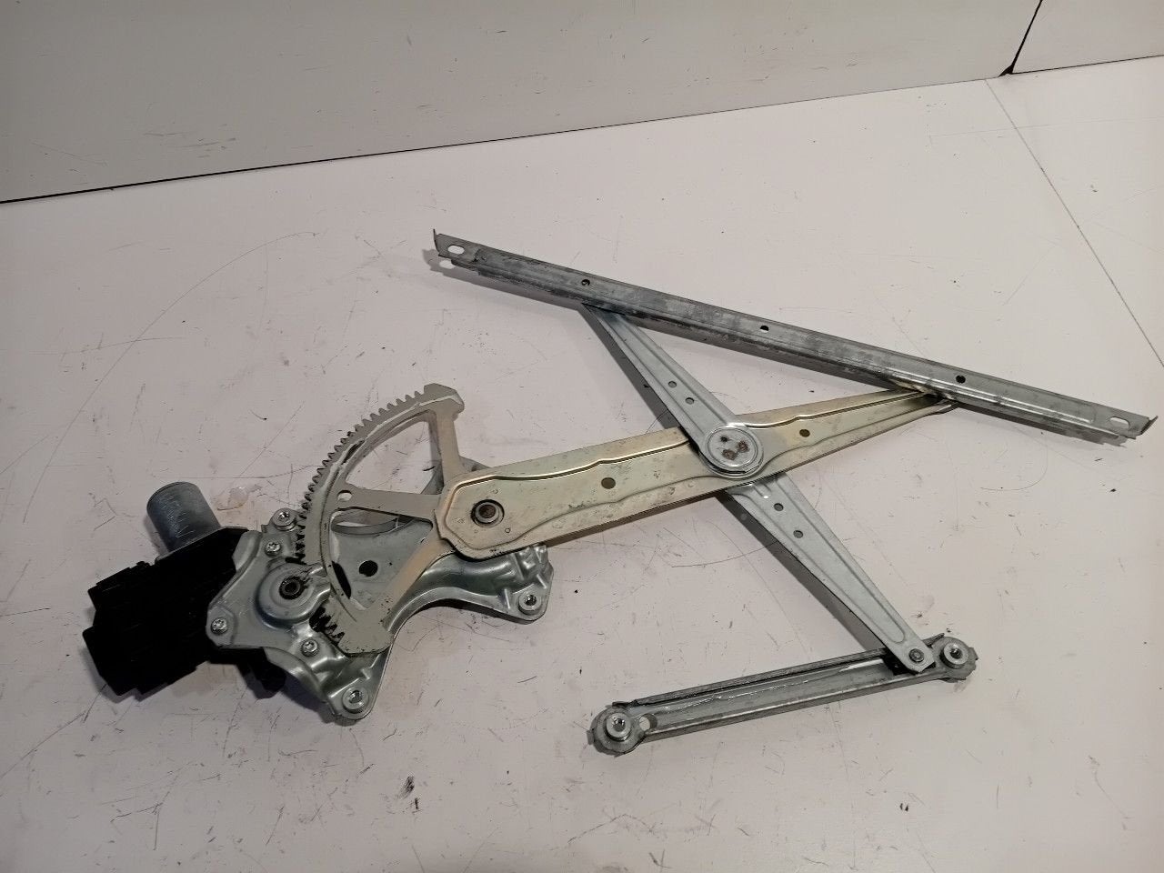 Raammechaniek elektrisch links voor Lexus ES, Onderdelen@venauto.nl, Van der Ven Autorecycling B.V., Gebruikt, Ettenseweg 76, 4706 PB Roosendaal, The Netherlands