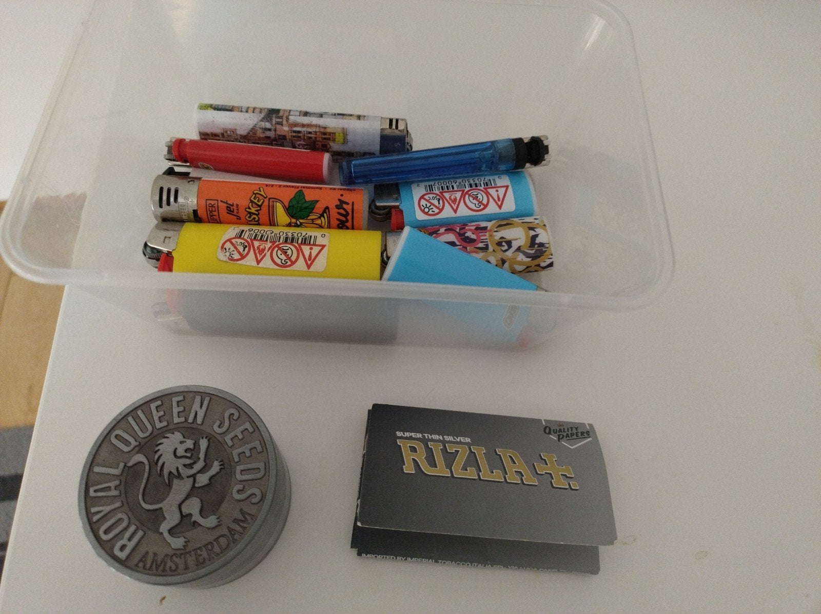 9 Lighters + grinder, Hobby & Loisirs créatifs, Modélisme | Radiocommandé & Téléguidé | Autre, Enlèvement
