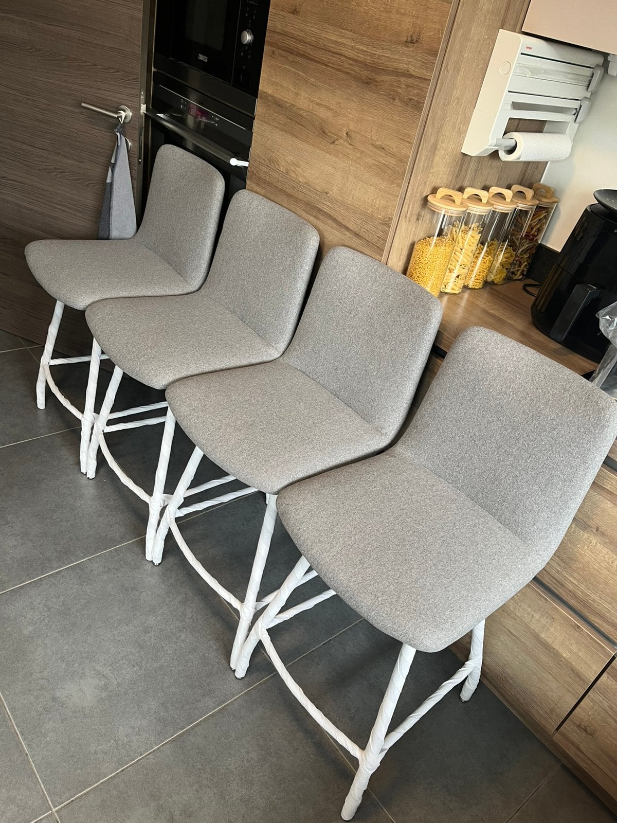 4 nouvelles chaises de bar au design unique, Neuf, Avec repose-pieds, 4 tabourets, Enlèvement