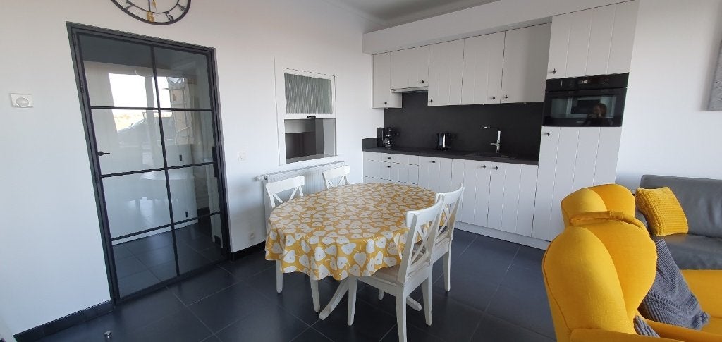 wegens annulatie zeedijk nieuwp bad opnieuw vrij, 2 slaapkamers, Appartement, Afwasmachine, Aan zee