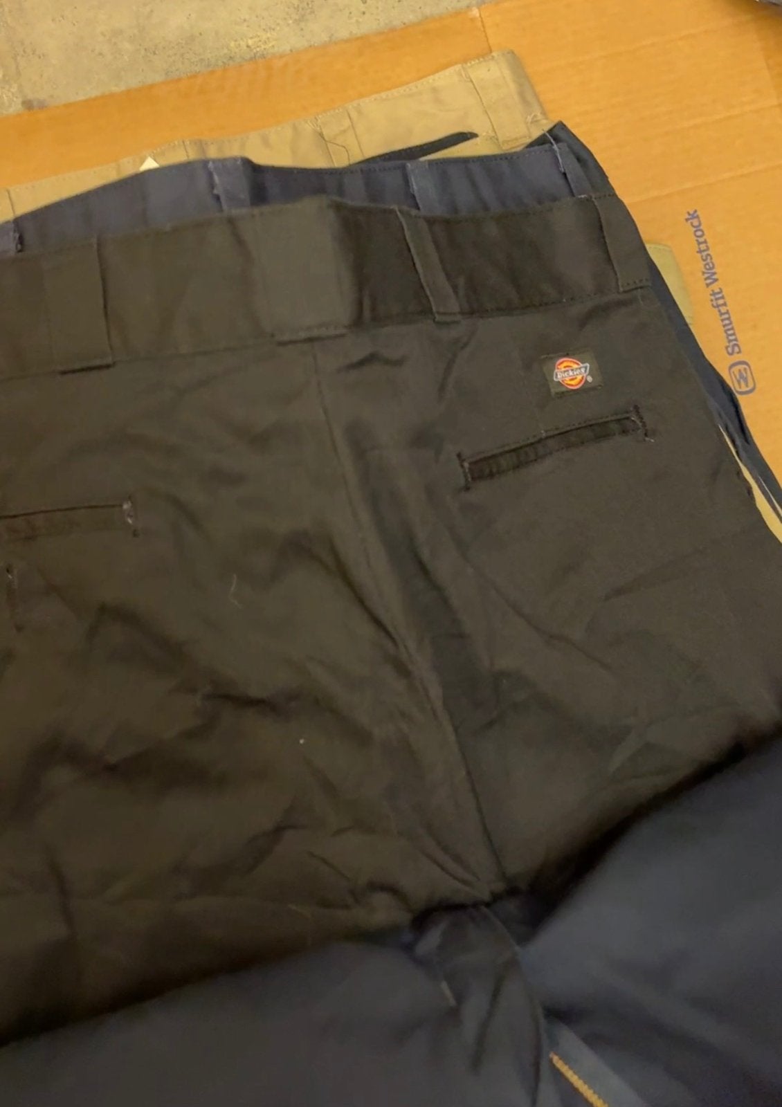 Lot de 40 pantalons Dickies, Levis Wrangler, Adidas, Tommy, Enlèvement, Porté