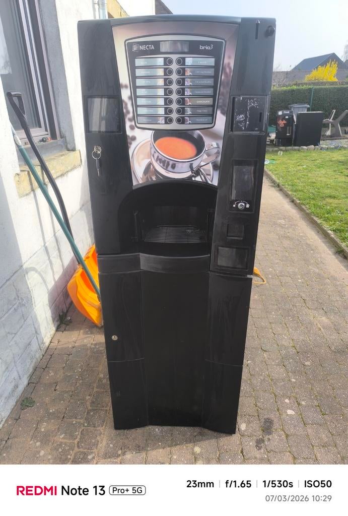 Distributeur automatique de boissons chaudes