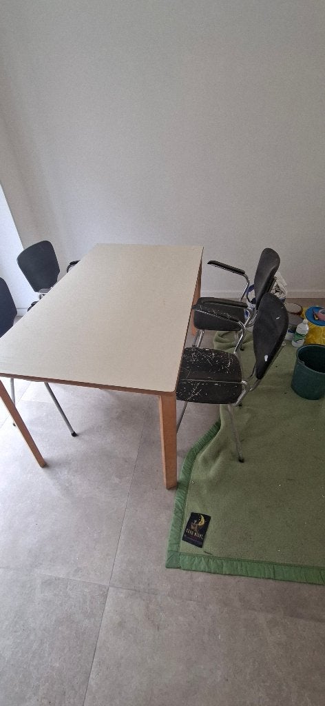 Tafel + stoelen ( bouw) GRATIS, Ophalen, Gebruikt, 100 tot 150 cm, 50 tot 100 cm