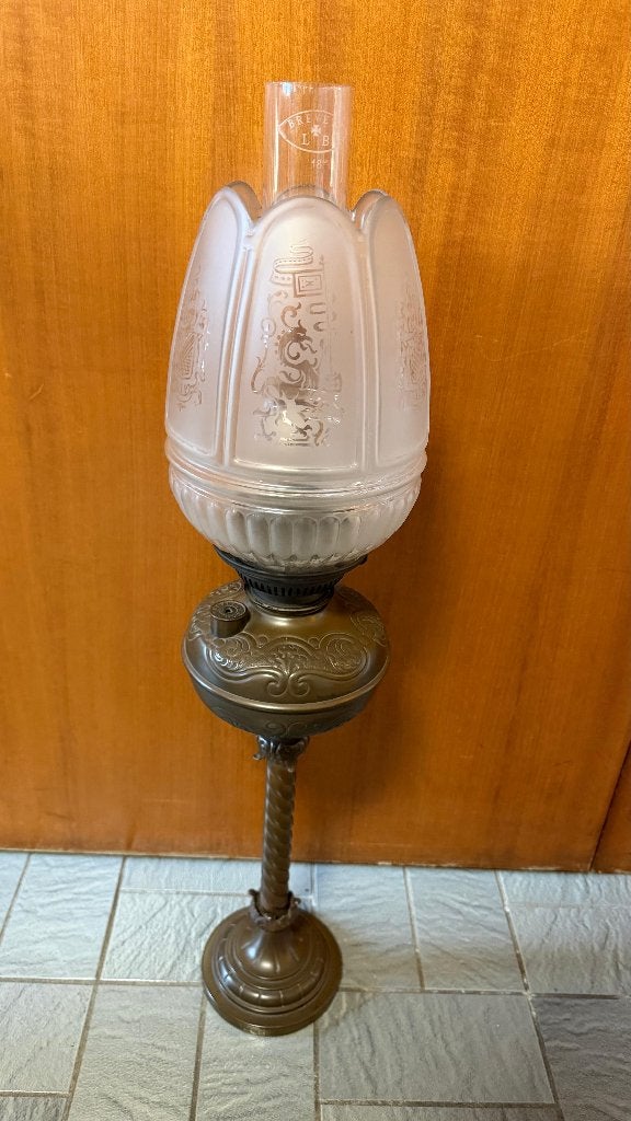 Antieke petroleumlamp met geëtste kap & Breveté brander, Antiek en Kunst, Ophalen