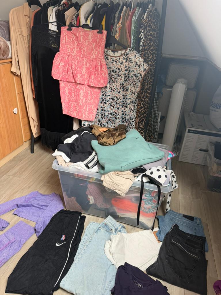 Grote kledingverkoop – Merk kledij aan kleine prijsjes, Kleding | Dames, Dames-kledingpakketten, Ophalen, Zo goed als nieuw, Maat 38/40 (M)