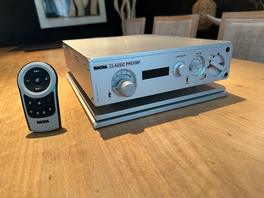 Nagra Classic preamp + Base VFS, Enlèvement ou Envoi, Amplificateur