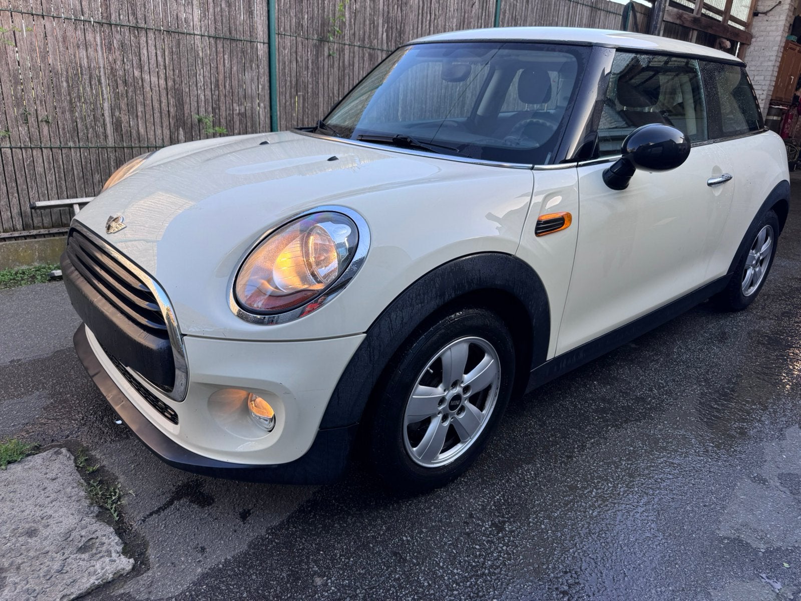 Mini one an2016 accidentée, 75 kW, Achat, Particulier, 1198 cm³
