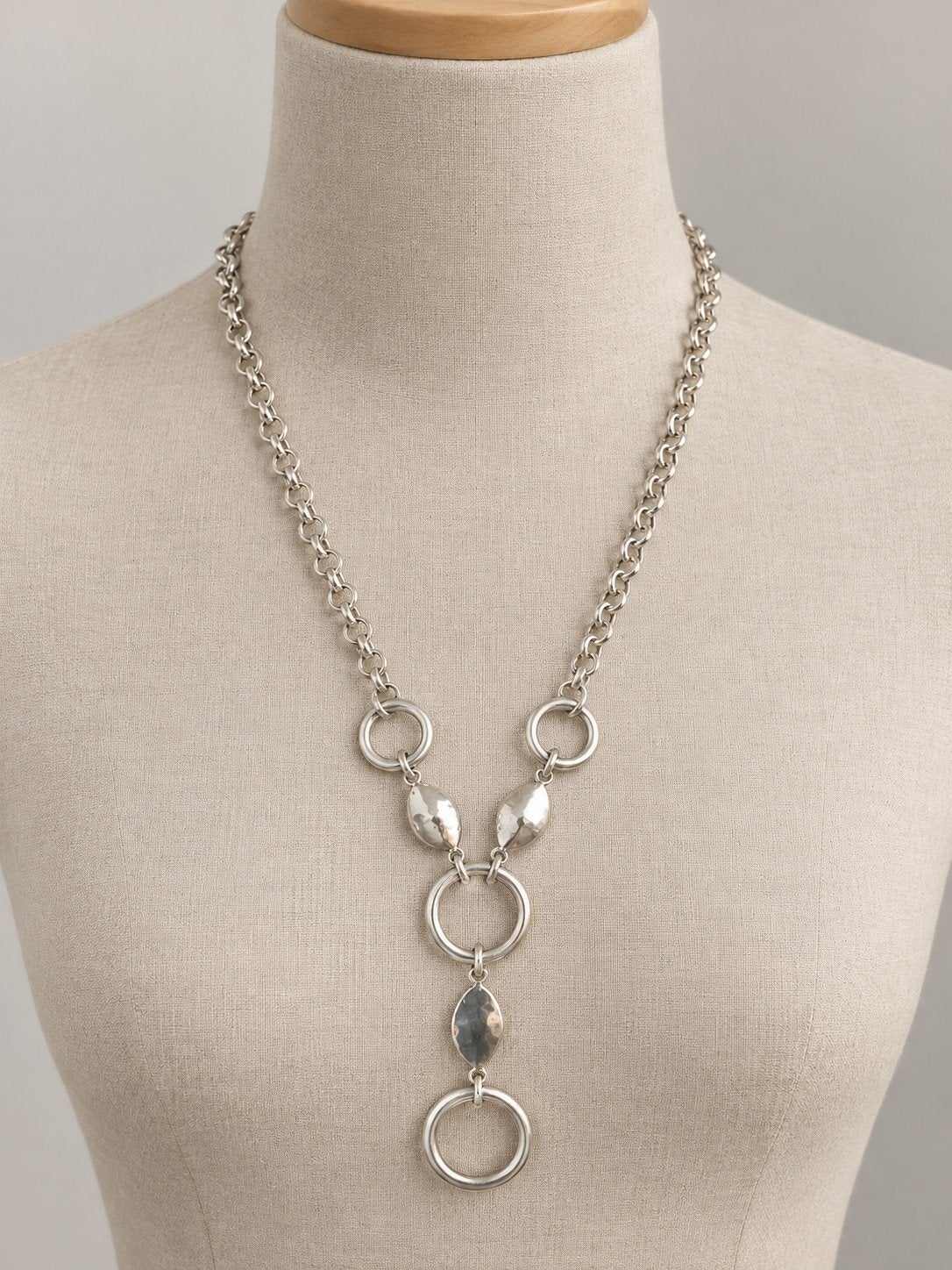 nieuwe Victoria ketting, Ophalen