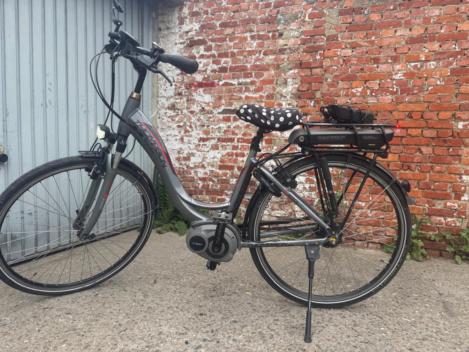 VÉLO ÉLECTRIQUE THOMPSON AVEC MOTEUR CENTRAL BOSCH, Enlèvement, Giant
