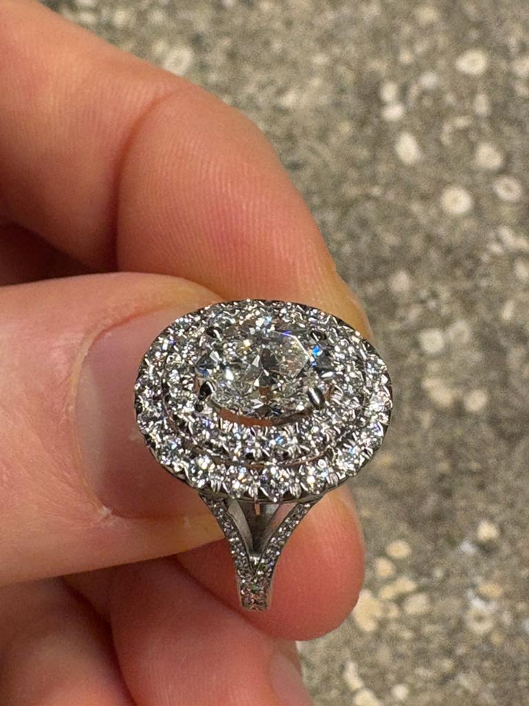 Sublime bague de fiançailles ovale en parfait état, Bijoux, Sacs & Beauté, Enlèvement, Comme neuf