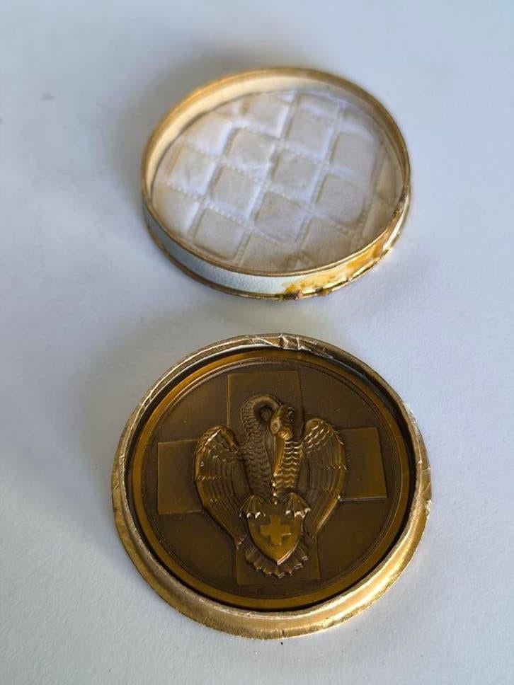 Bronzen pelikaanmedaille, Rode Kruis, Ophalen of Verzenden