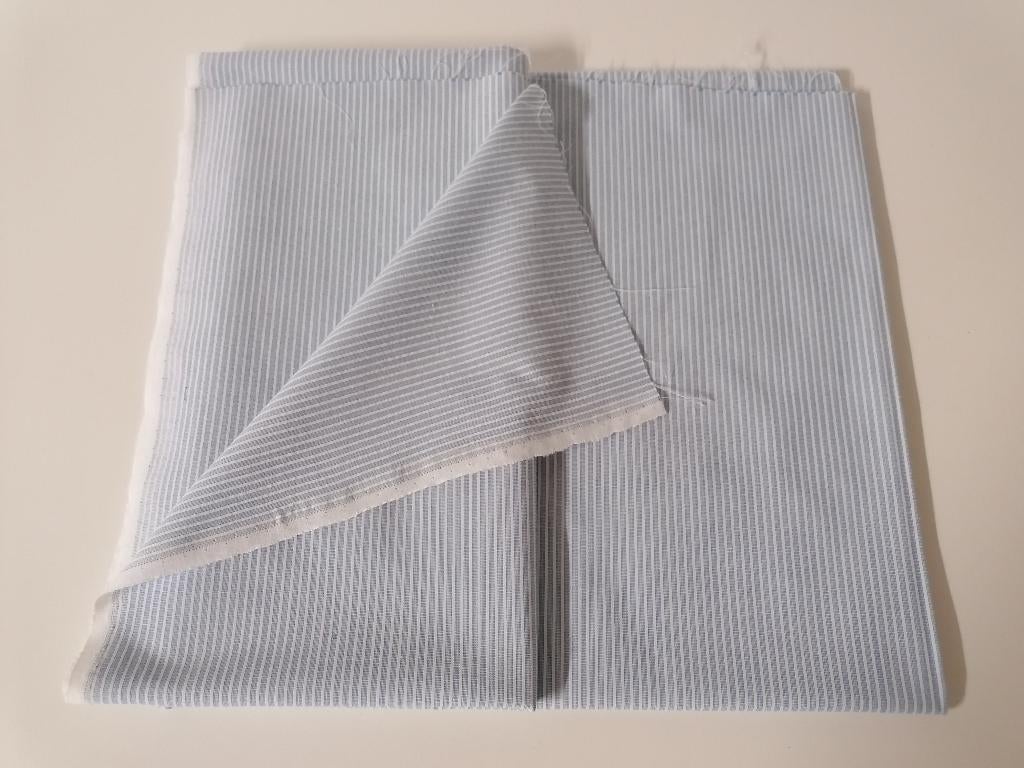 Coupon stof, wit/lichtblauw gestreept, Br. 150 cm x 140 cm, Hobby & Loisirs créatifs, Tissus & Chiffons, Enlèvement ou Envoi, Neuf