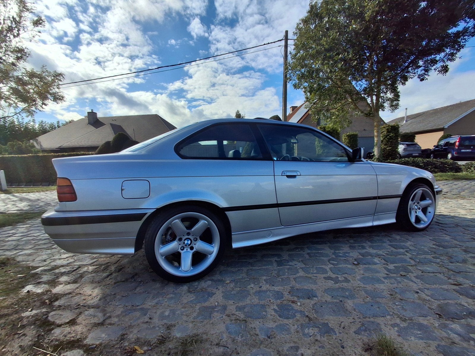 bmw e36 320i coupe/sportleder/automaat, Cuir, Argent ou Gris, 110 kW, Bleu