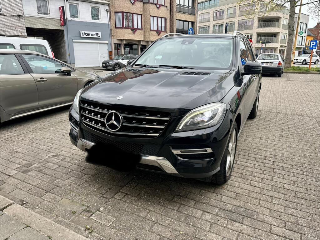 Une Mercedes ML 350 4 matic prendrait, Autos, Mercedes-Benz, 185 kW, Achat, Carnet d'entretien, Noir