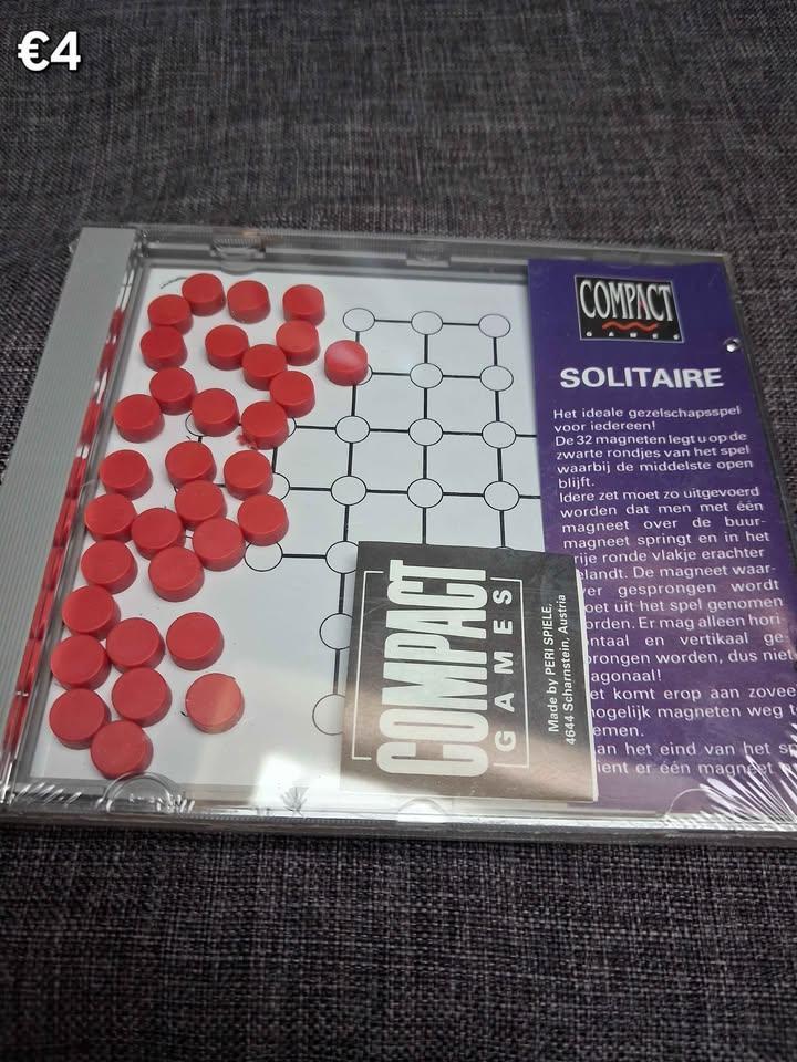 Mini gezelschapsspel solitaire, een klassieke breinbreker., Enlèvement, Neuf