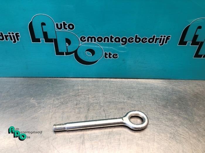 Crochet de remorquage avant d'un Ford KA (KA 10-) (X9), -, 3 mois de garantie, -, -
