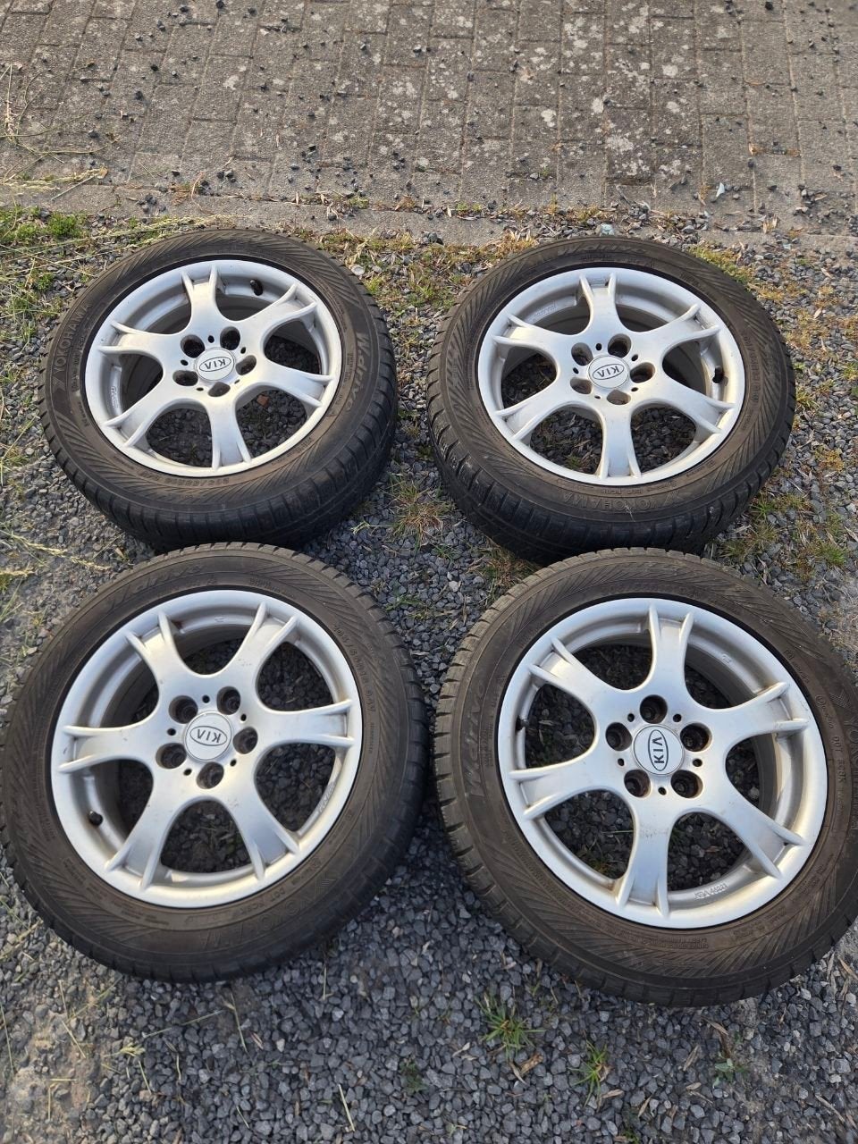 Roues KIA 205/55 R16

114,3  5 ET 45, Enlèvement