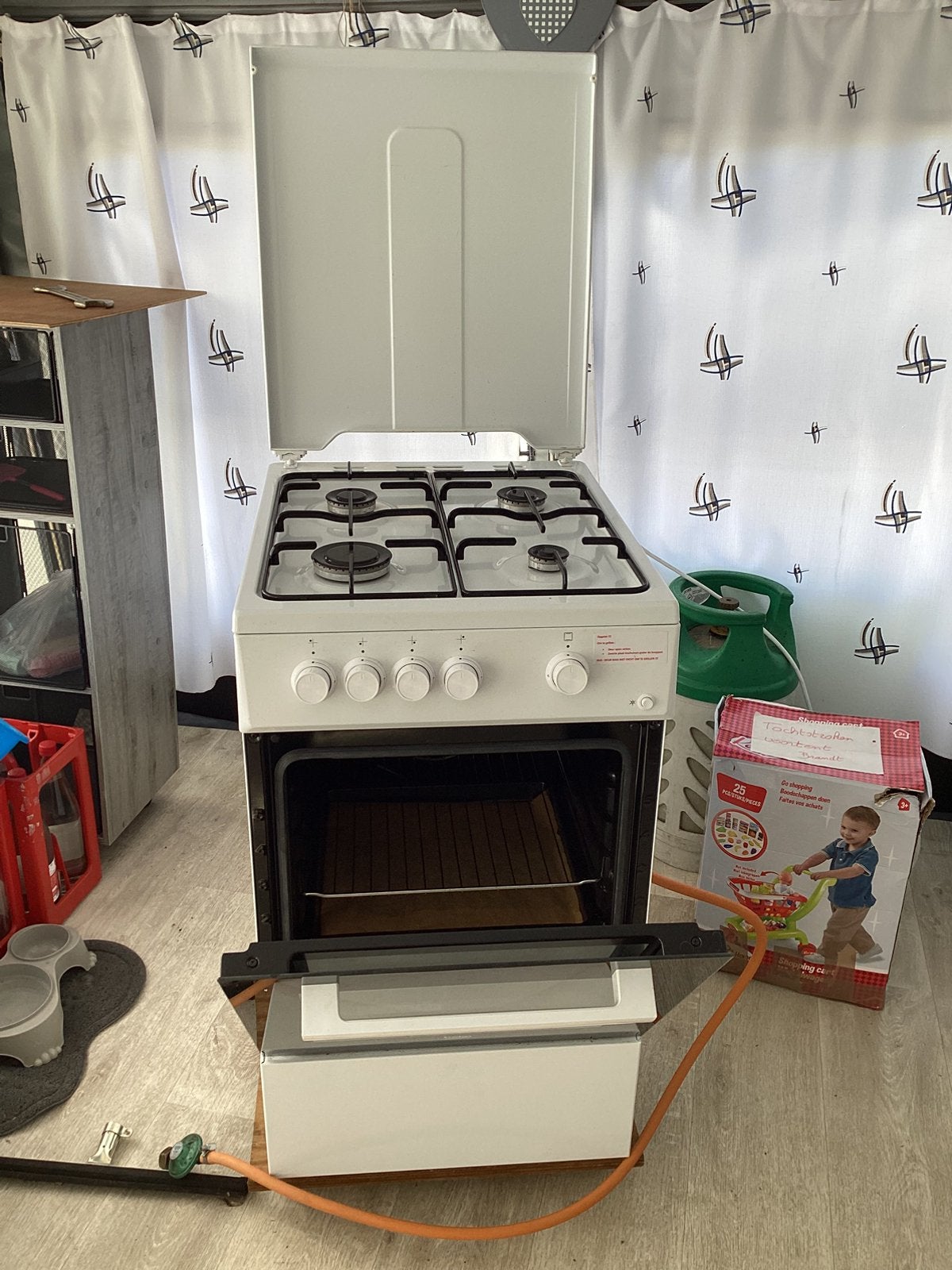Cuisinière à gaz à 4 brûleurs convertie au propane, Enlèvement, Comme neuf, Gaz