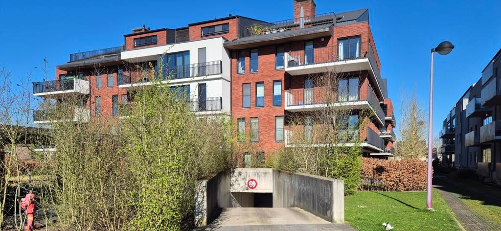 Ondergrondse autostaanplaats te Kontich, Immo, Garages en Parkeerplaatsen, Brussel