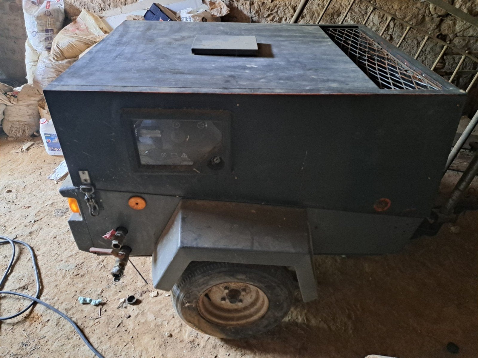 Compresseur de frein (diesel) + tuyaux, Bricolage & Construction, Compresseurs, Enlèvement