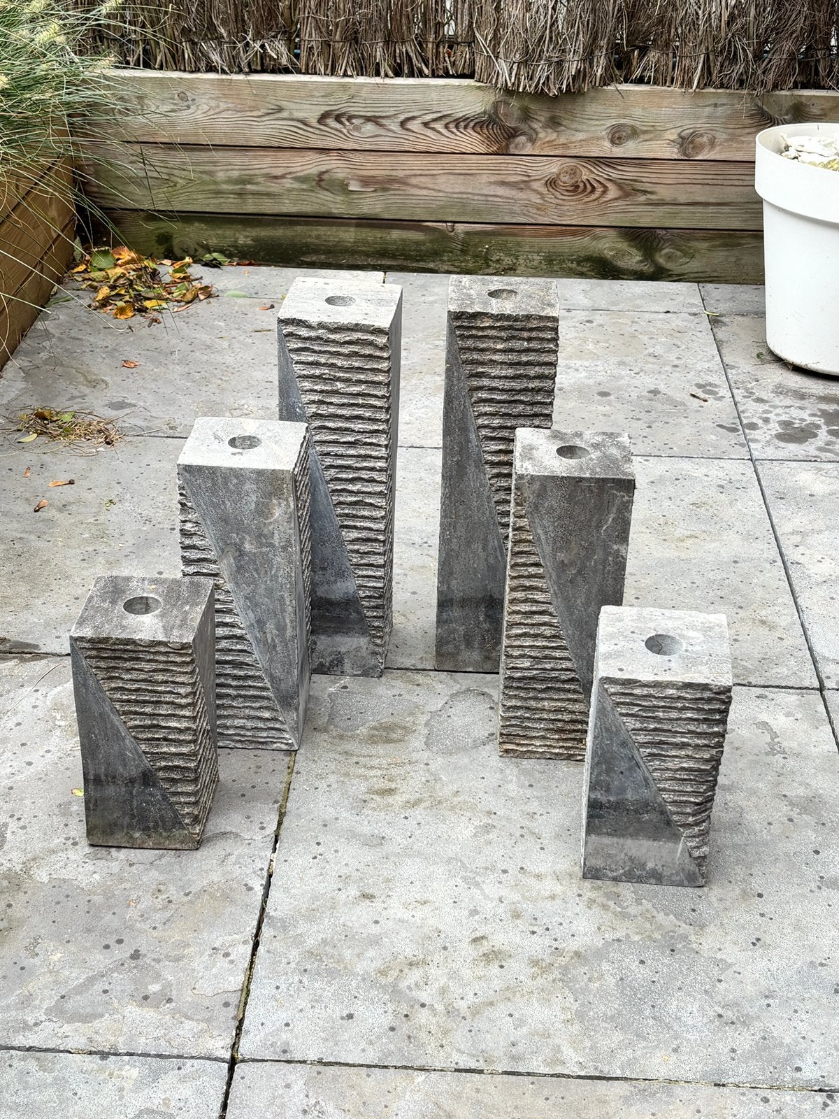 Set: 6 natuurstenen tuinzuilen / waterornamenten / decoratie, Ophalen, Zo goed als nieuw, Hardsteen, Waterornament