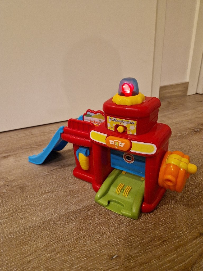 Toet Toet Auto's Brandweer kazerne, Kinderen en Baby's, Speelgoed | Vtech, Ophalen, Zo goed als nieuw, 6 maanden tot 2 jaar