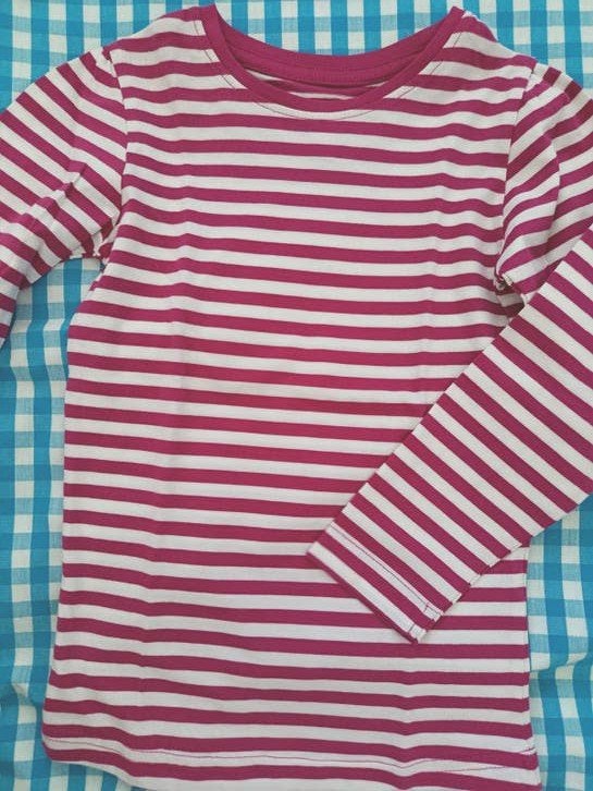 T shirt taille 110, Kinderen en Baby's, Kinderkleding | Maat 110, Ophalen, Nieuw