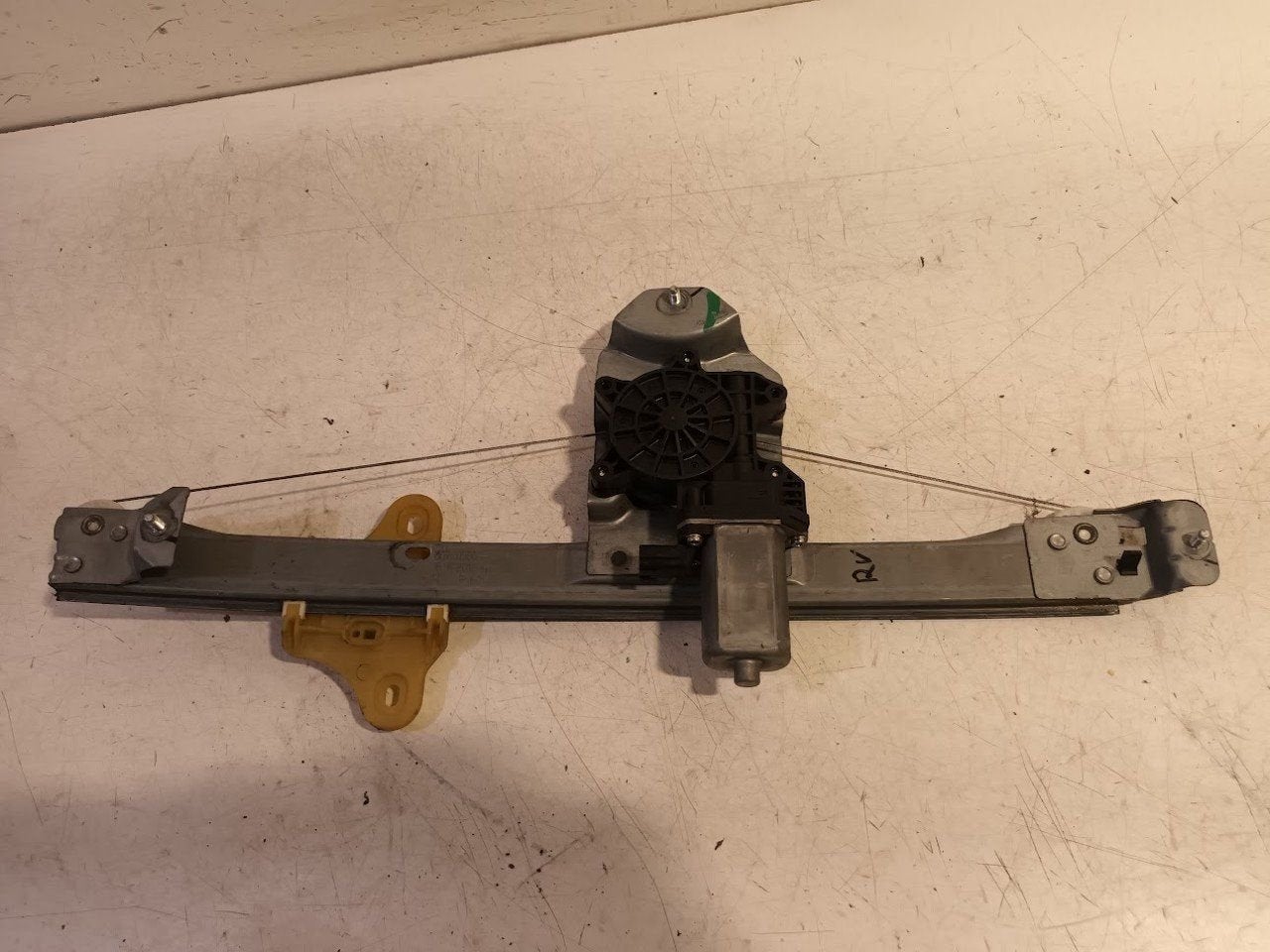 Raammechaniek elektrisch rechts voor Renault Clio, Onderdelen@venauto.nl, Van der Ven Autorecycling B.V., Gebruikt, Ettenseweg 76, 4706 PB Roosendaal, The Netherlands