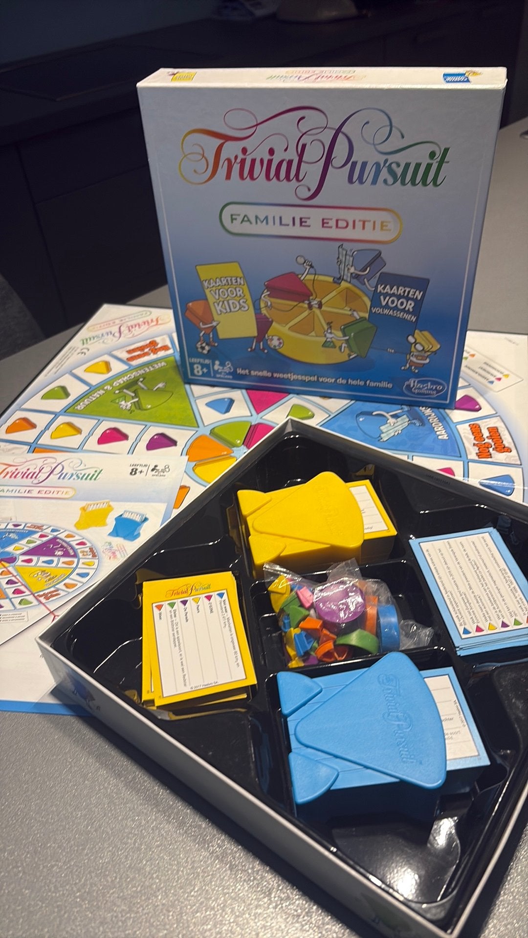 Trivial Persuit Familie Editie, Hobby en Vrije tijd, Ophalen, Zo goed als nieuw