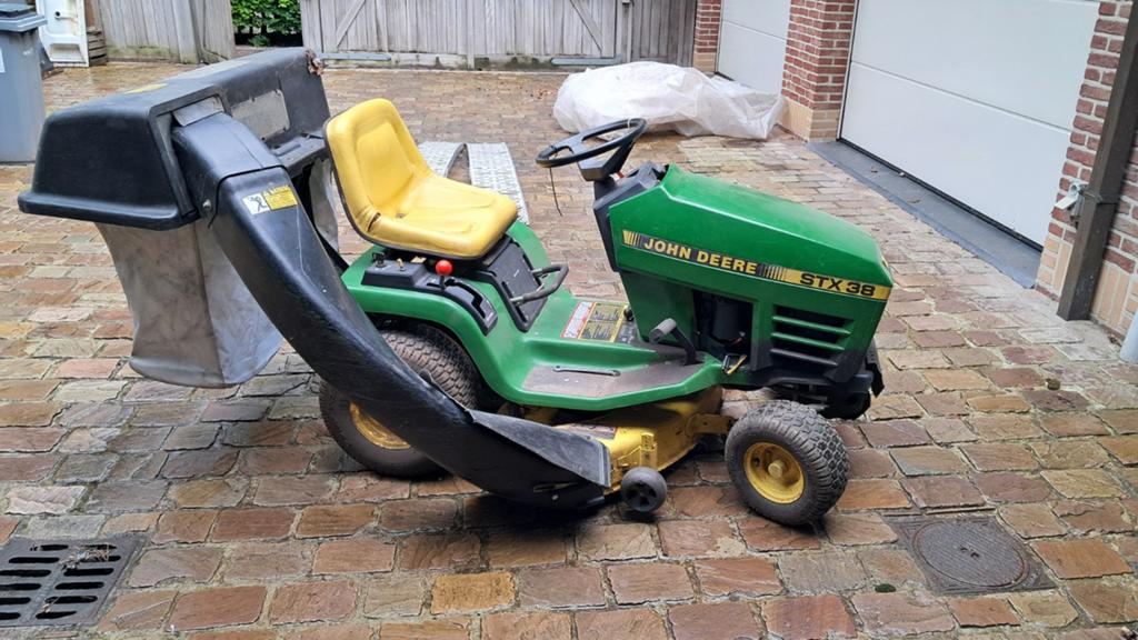 Zitmaaier John Deere, maait goed, krachtige motor, Tuin en Terras, Zitmaaiers, Ophalen, Gebruikt, John deere, Opvangzak