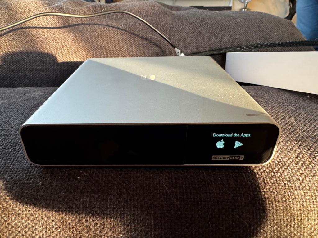 Ubiquiti UniFi Cloud Key Gen2 Plus (UCK-G2-PLUS), Computers en Software, Netwerk switches, Ophalen of Verzenden, Zo goed als nieuw