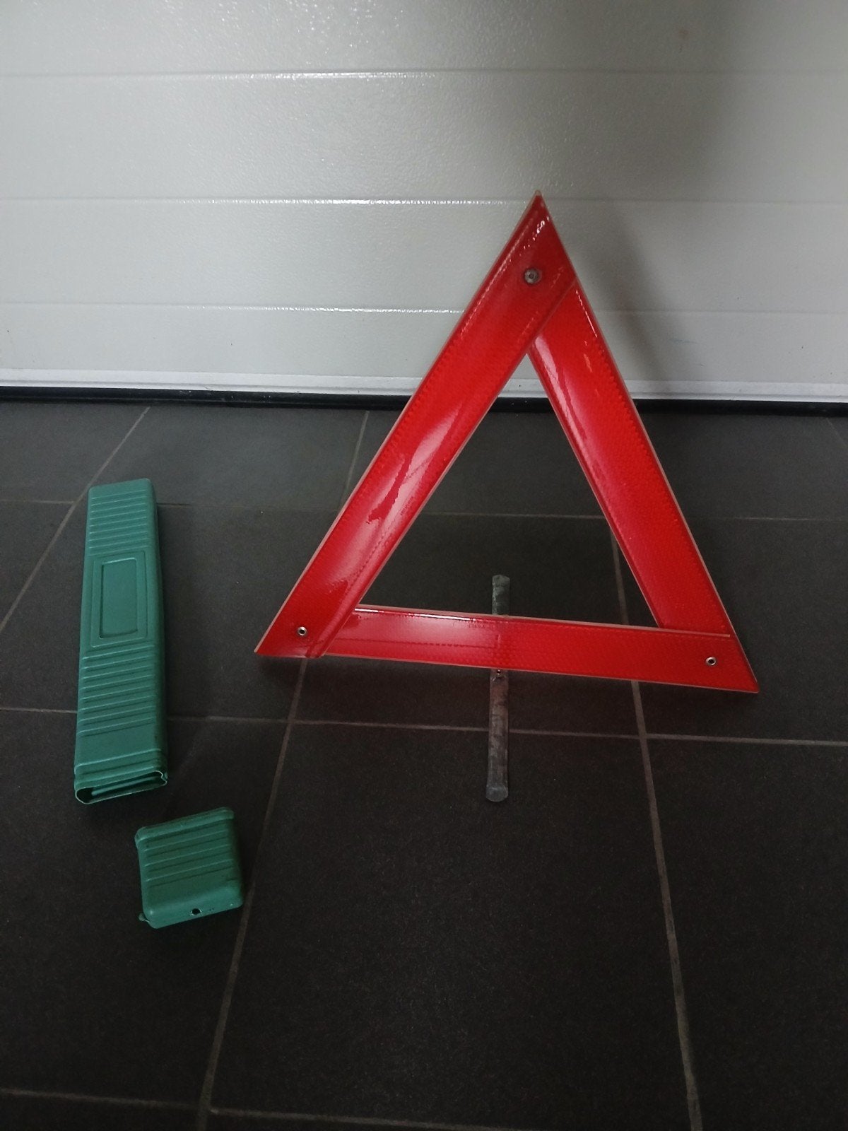 Triangle de signalisation avec boîte de rangement, Enlèvement ou Envoi