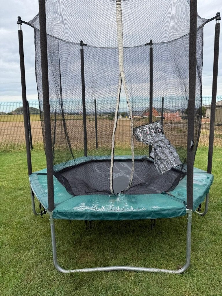 Trampoline 240, Enfants & Bébés, Jouets | Extérieur | Trampolines, Enlèvement, Utilisé
