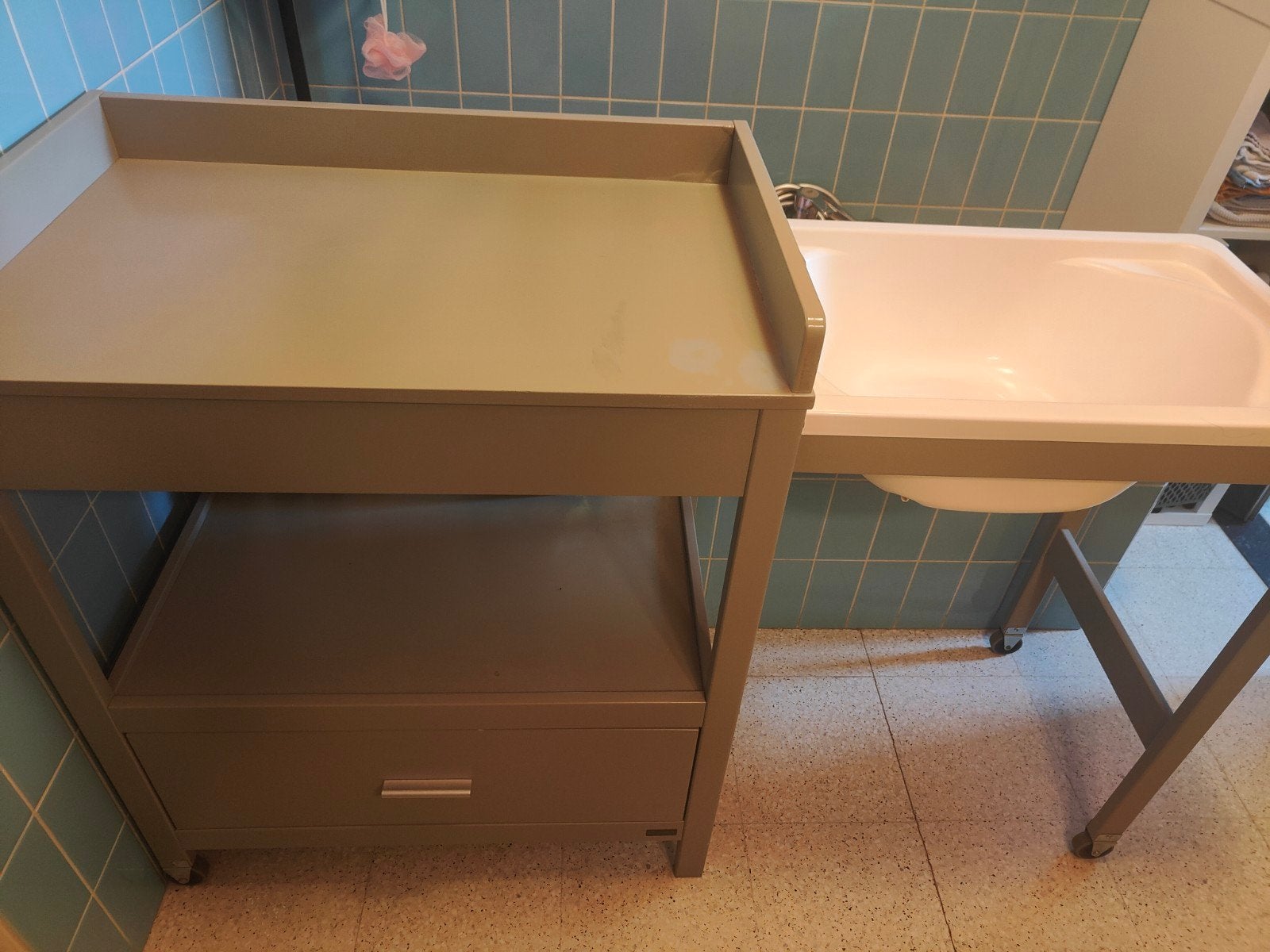 Commode/verzorgingstafel Pericles met bad, Enfants & Bébés, Chambre d'enfant | Commodes & Armoires, Enlèvement, Comme neuf, Commode