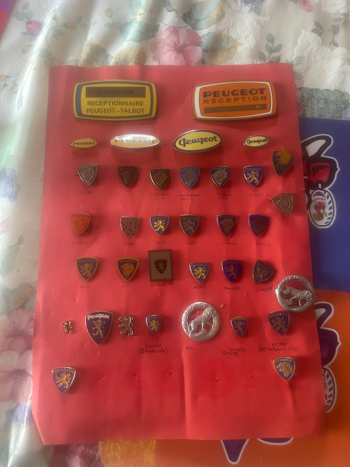 Lot oude speldjes pins. Van Peugeot, Enlèvement, Utilisé, Autres types