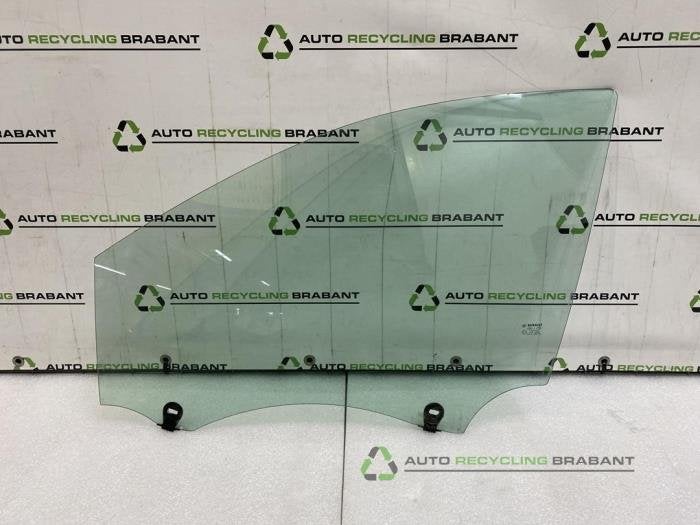 Vitre portière 4portes avant gauche d'un Renault Clio, -, 3 mois de garantie, Utilisé, -