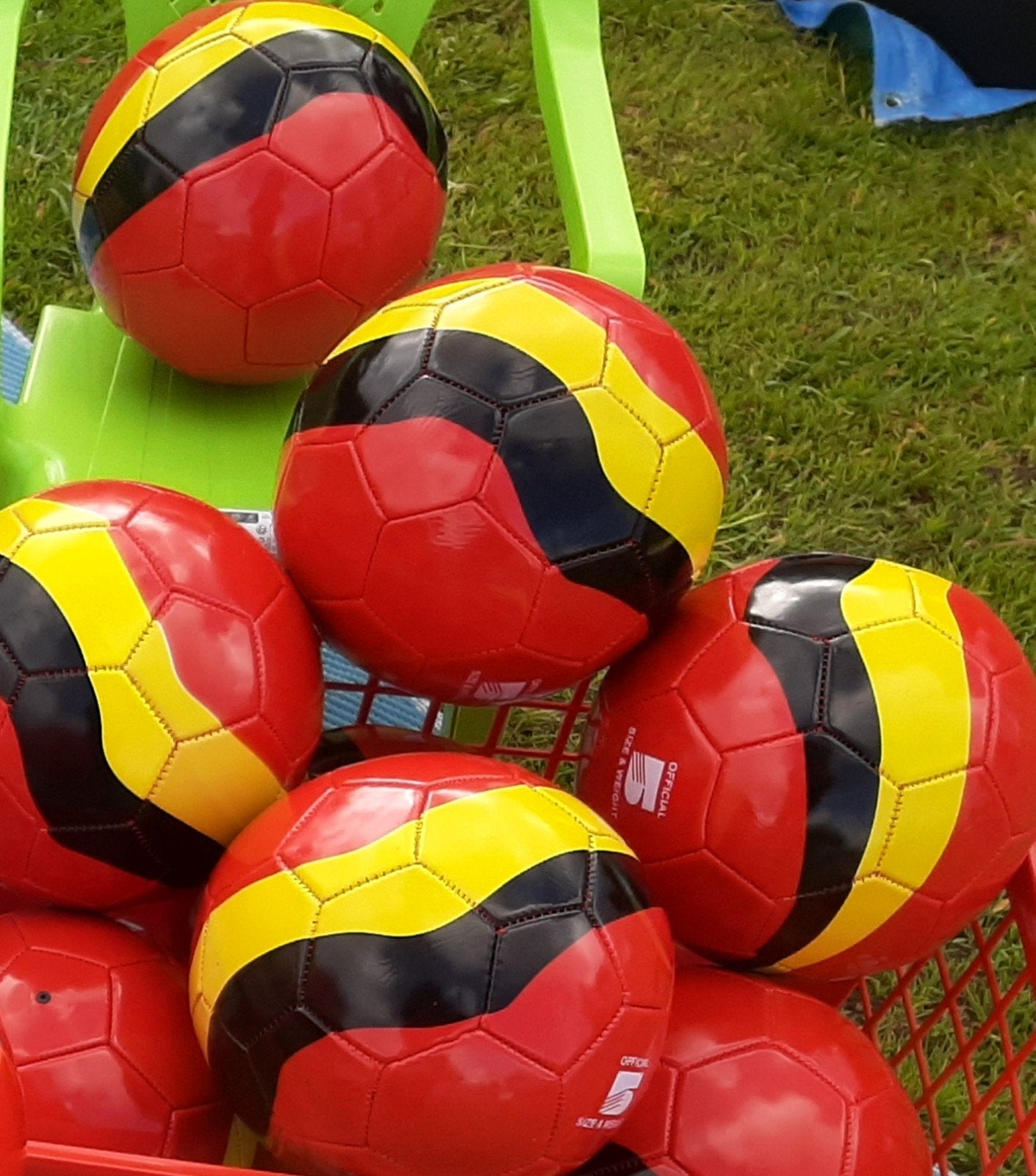 Belgische voetbal ballen, Ophalen