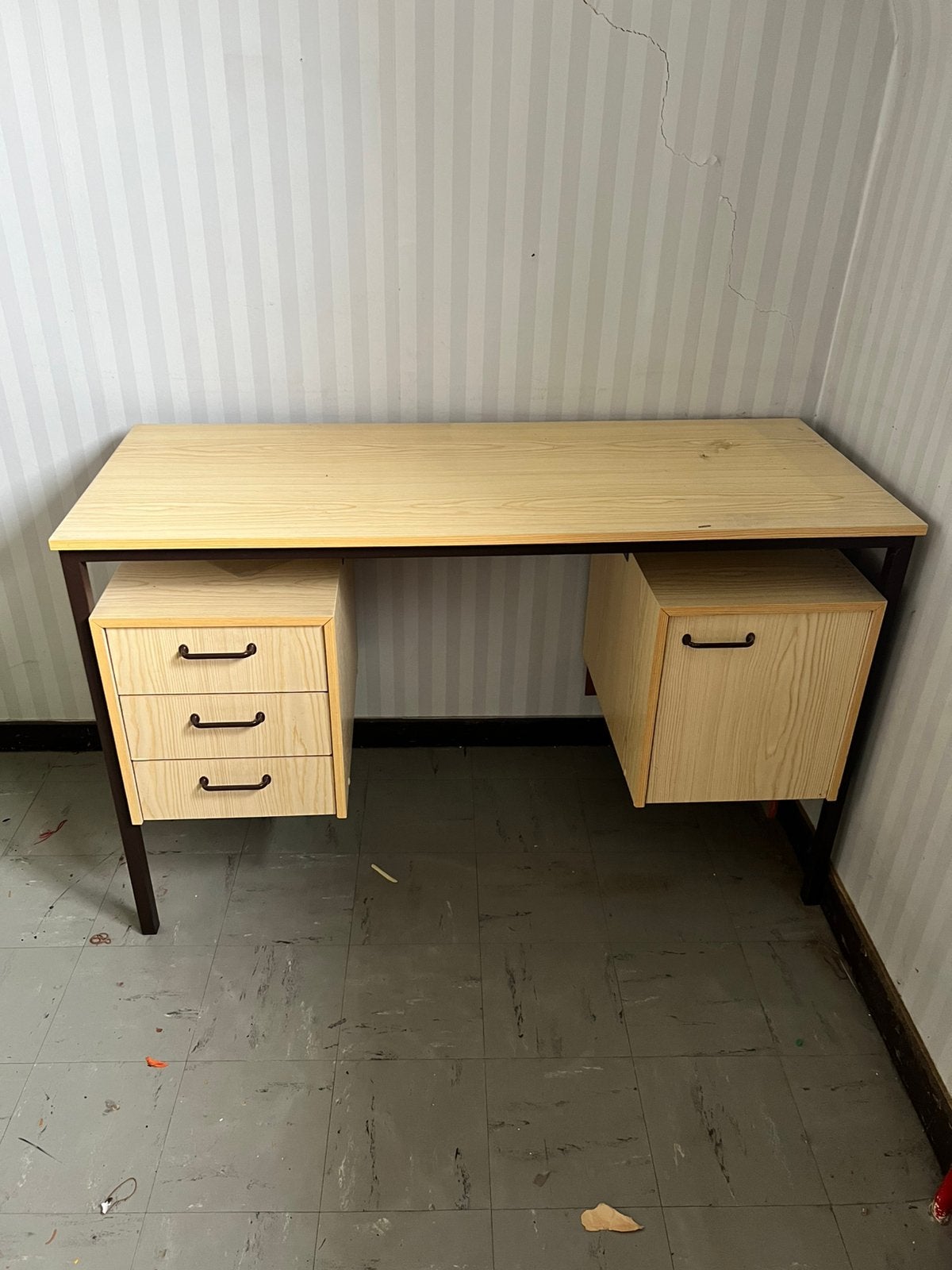 Bureau met lades en kastje, Enlèvement, Utilisé, Bureau-armoire combiné