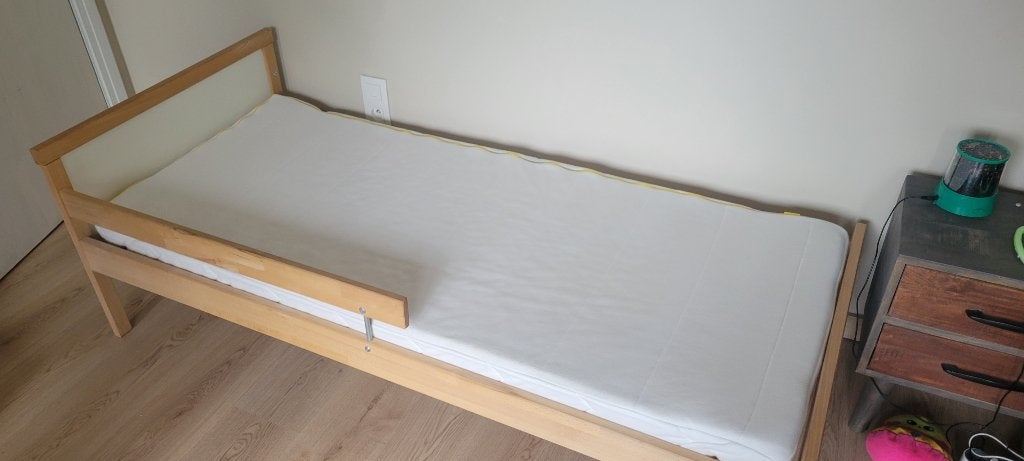 2x IKEA SNIGLAR kinderbed + matras + matrasbeschermer, Kinderen en Baby's, Kinderkamer | Bedden, Gebruikt, 70 tot 85 cm, 140 tot 160 cm