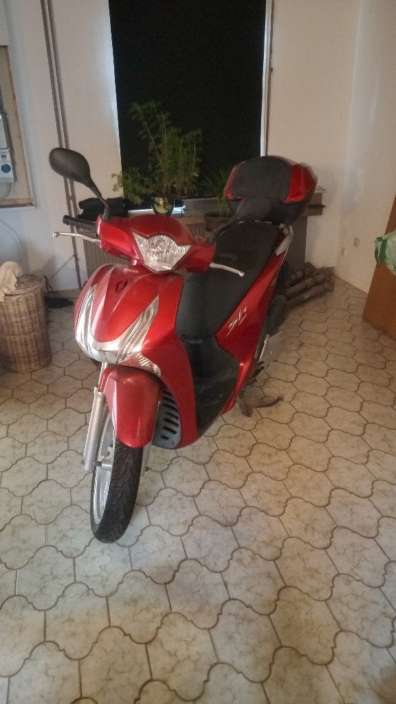 Honda sh125 scooter met ABS (starter kapot), Motos, Scooter, Occasion, Permis Moto A1 minimum, Particulier